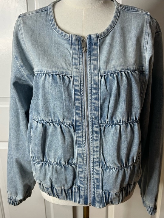 LOGO by Lori Goldstein Jackets & Blazers - LOGO by Lori Goldstein Seamed Denim Zip Front Jacket (size small)
